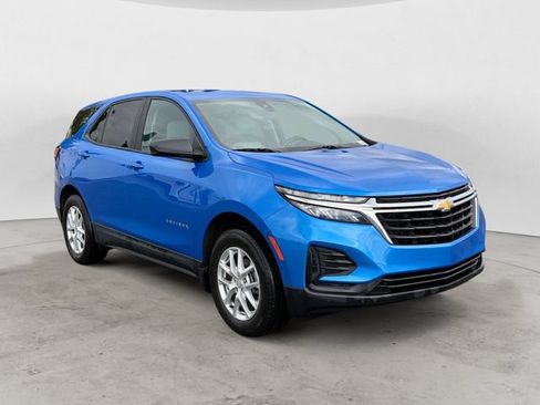 Used 2024 Chevrolet Equinox LS w/ LS Convenience Package AWD/4WD image 3