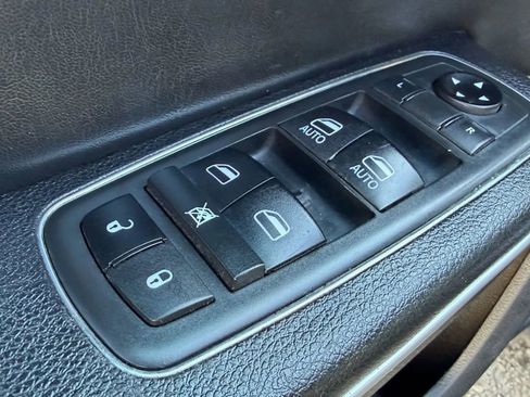 Used 2021 Chrysler 300 S image 23