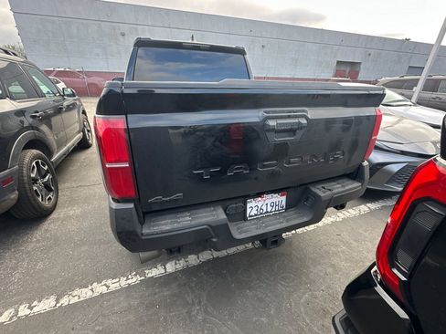 Used 2025 Toyota Tacoma SR image 4
