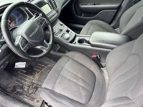 Used 2015 Chrysler 200 Limited w/ Convenience Group FWD image 8