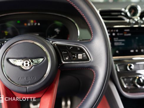 Used 2023 Bentley Bentayga Extended Wheelbase image 25