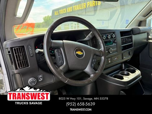 Used 2021 Chevrolet Express 2500 w/ Driver Convenience Package RWD image 4