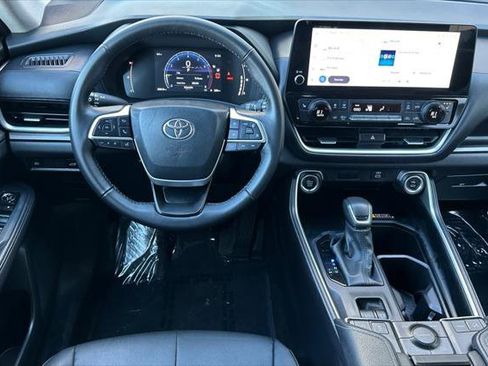 Certified 2025 Toyota Grand Highlander AWD image 15