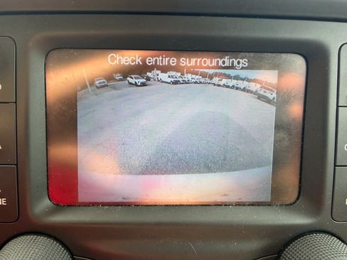 Used 2015 Jeep Renegade Latitude FWD image 16