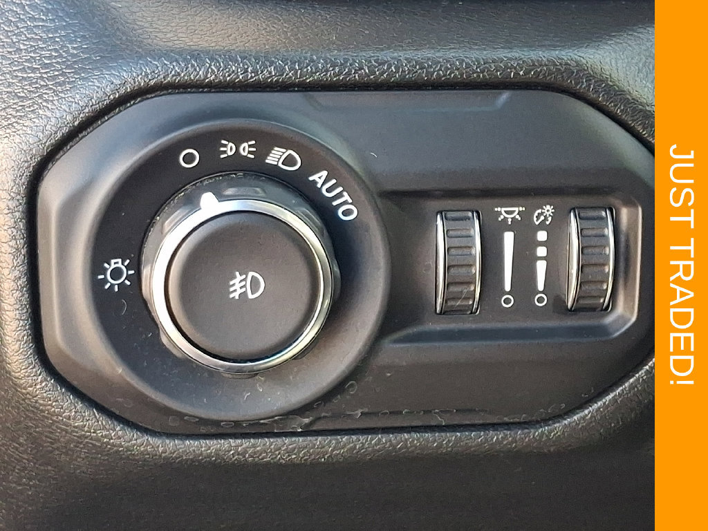 Used 2022 Jeep Wrangler Unlimited Sahara w/ Cold Weather Group AWD/4WD image 25
