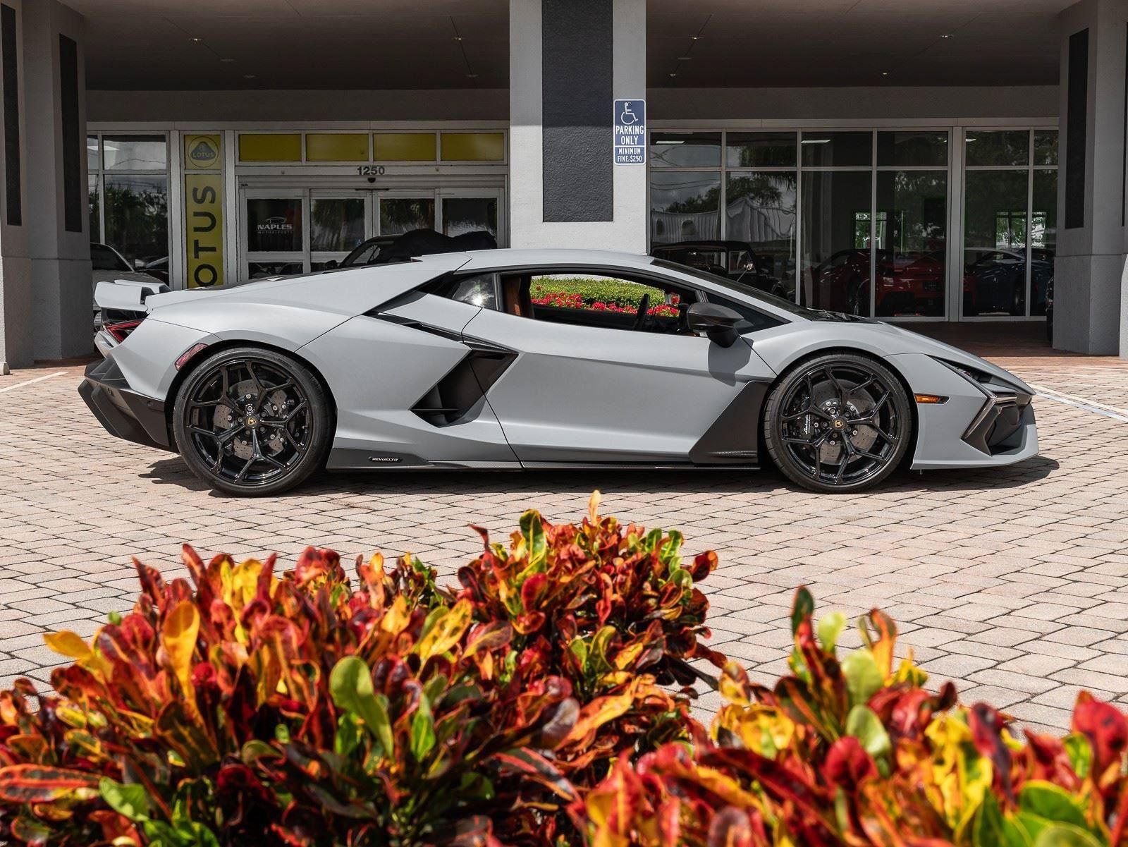 Used 2024 Lamborghini Revuelto AWD/4WD image 8