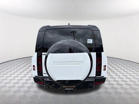 Used 2025 Land Rover Defender 130 X-Dynamic SE AWD/4WD image 6