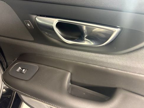 Used 2020 Volvo S60 T5 Momentum FWD image 16