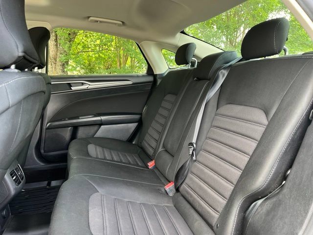 Used 2019 Ford Fusion SE AWD/4WD image 16