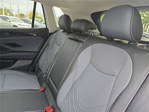 New 2026 Volkswagen Tiguan SE image 10