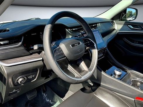 Used 2023 Jeep Grand Cherokee L Limited image 17