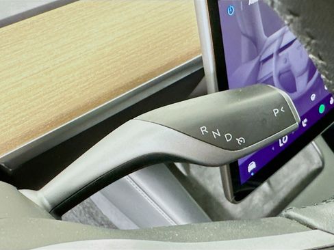 Used 2021 Tesla Model Y Long Range image 23