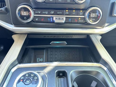 Used 2022 Ford Expedition XLT image 30