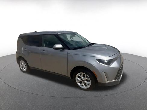 Used 2025 Kia Soul LX w/ LX Technology Package image 2