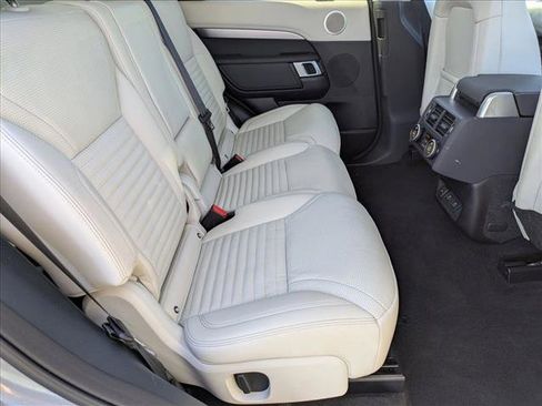 Used 2025 Land Rover Discovery Dynamic SE image 22