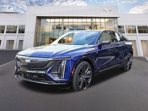 Used 2026 Cadillac Lyriq Signature Sport RWD image 1