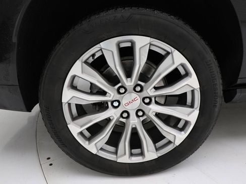 Used 2023 GMC Yukon XL Denali w/ Advanced Technology Package image 11