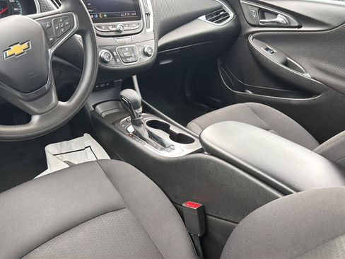 Used 2025 Chevrolet Malibu LS FWD image 17