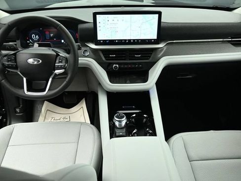 Used 2025 Ford Explorer Platinum w/ Ultimate Package AWD/4WD image 21