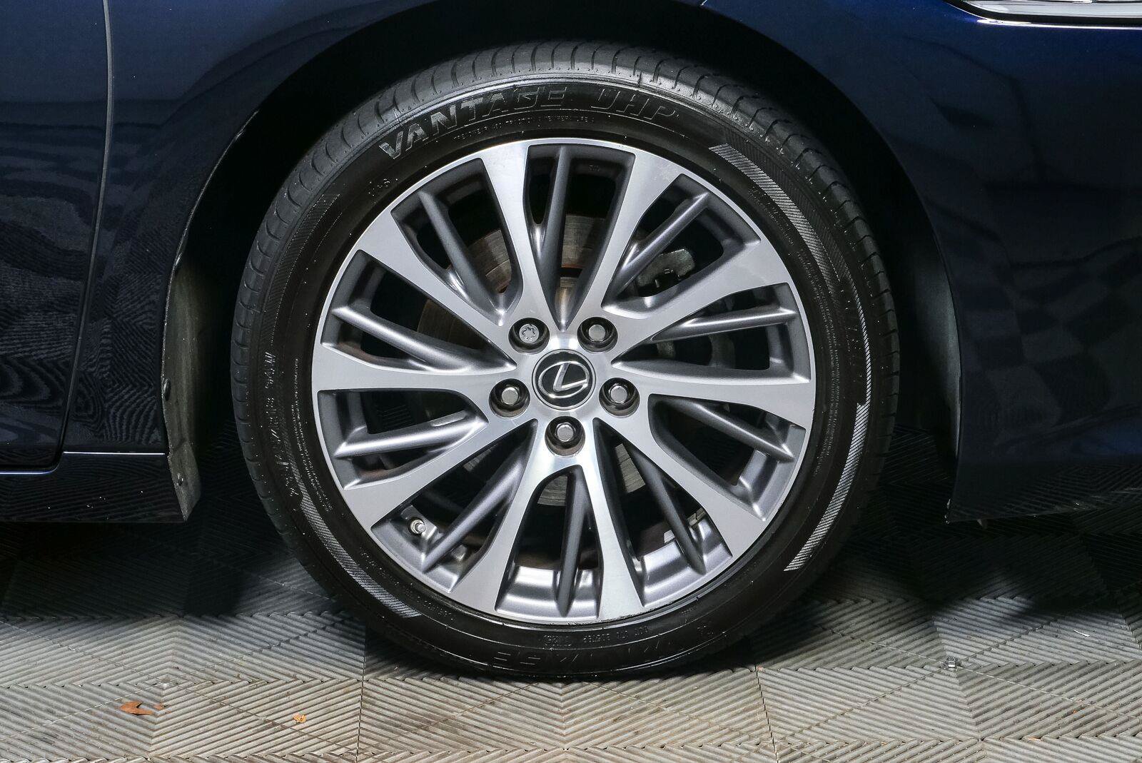Used 2021 Lexus ES 350 w/ Premium Package FWD image 6