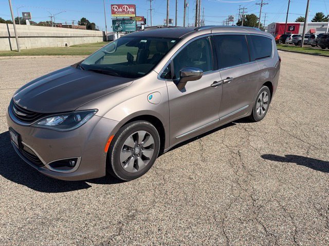Used 2017 Chrysler Pacifica Platinum FWD image 5