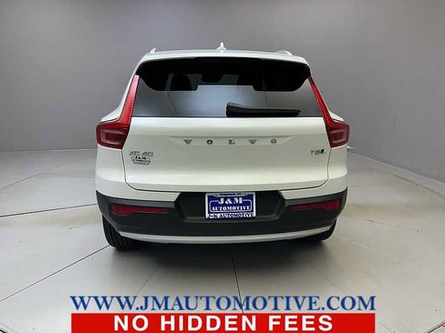 Used 2022 Volvo XC40 T5 Momentum w/ Premium Package image 4
