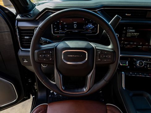 Used 2025 GMC Sierra 2500 Denali Ultimate image 19