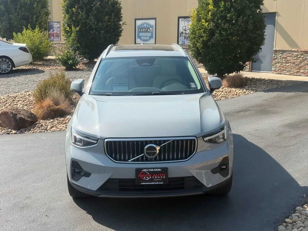 Used 2024 Volvo XC40 B5 Plus AWD/4WD image 39