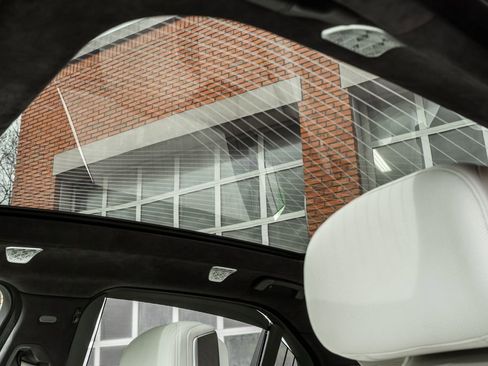 Used 2023 BMW 760i xDrive w/ Executive Package image 11