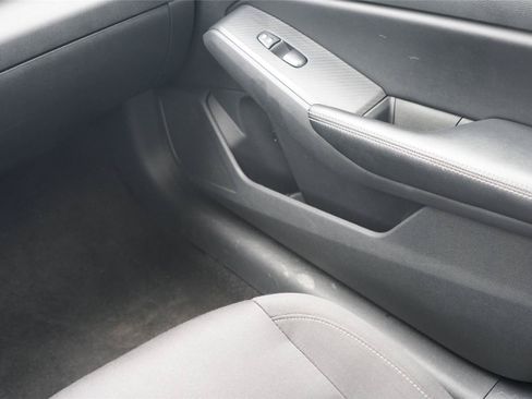 Used 2024 Nissan Altima 2.5 SV FWD image 27