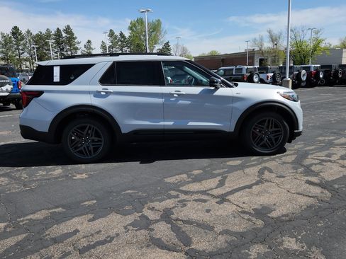 New 2026 Ford Explorer ST-Line w/ ST-Line Street Pack AWD/4WD image 15