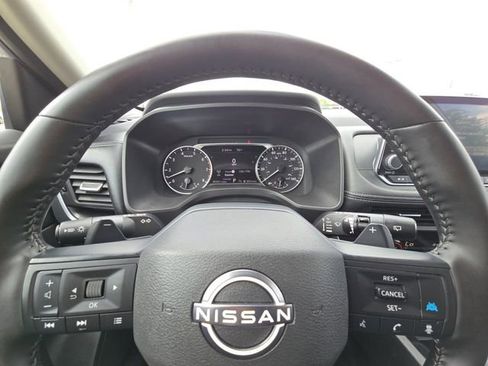 Used 2025 Nissan Rogue SV FWD image 25