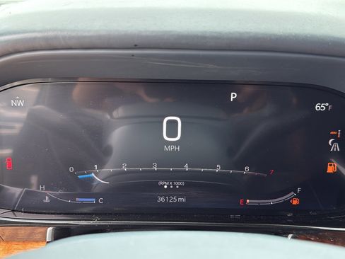 Used 2022 Jeep Grand Wagoneer Series III w/ Rear Seat Video Group 1 image 18