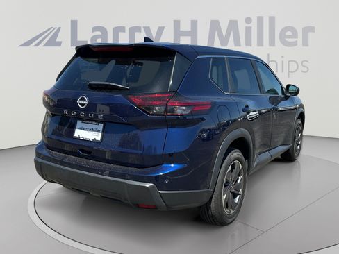 Used 2025 Nissan Rogue SV FWD image 5