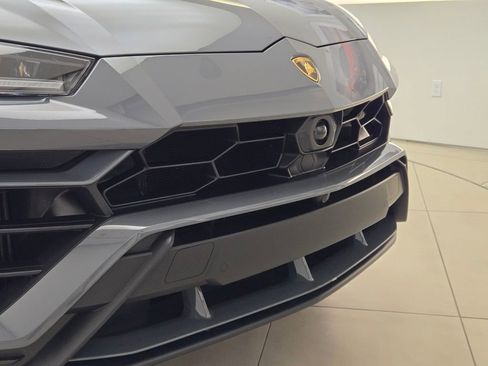 Used 2022 Lamborghini Urus AWD/4WD image 3