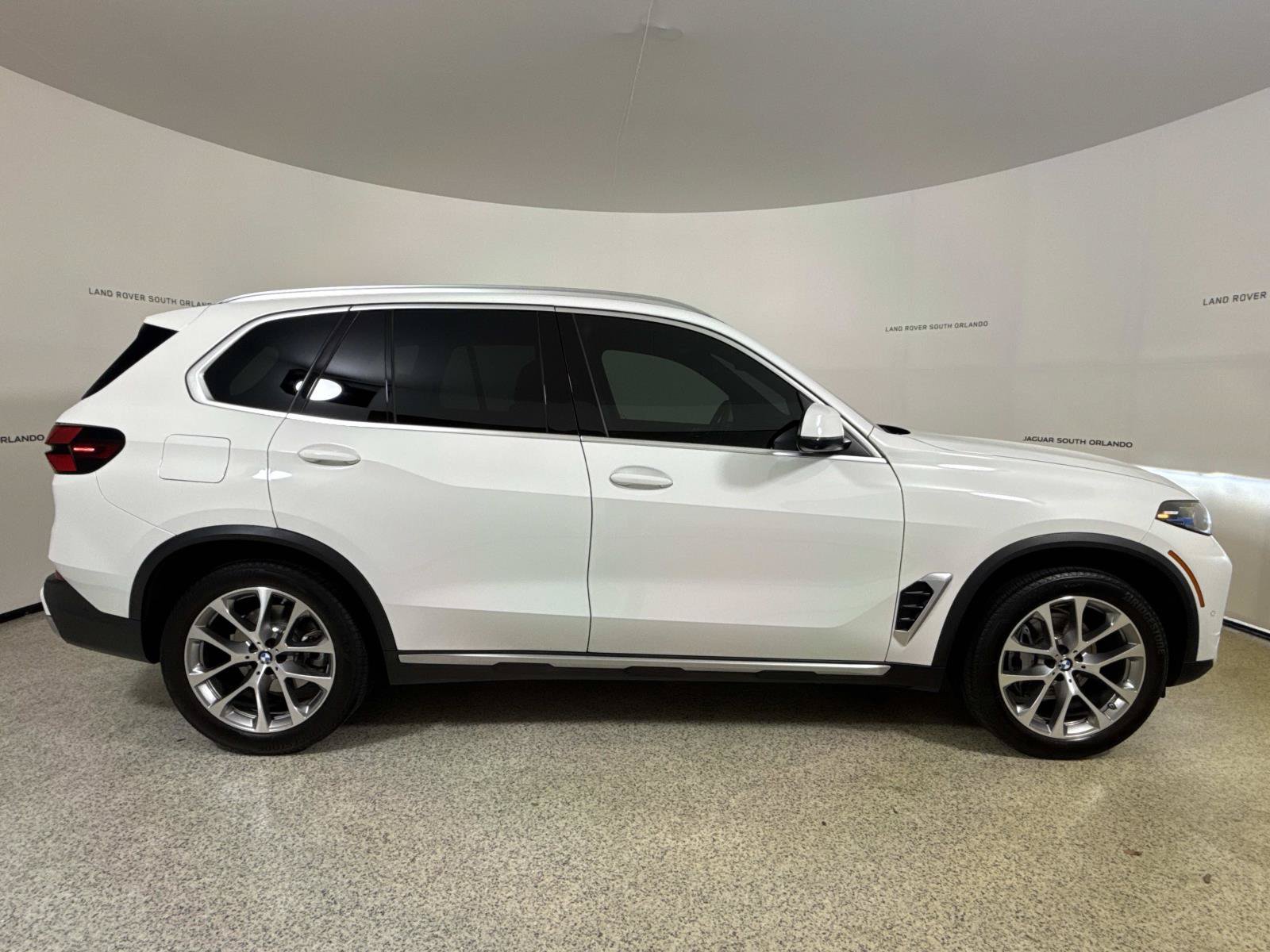 Used 2024 BMW X5 sDrive40i w/ Premium Package RWD image 6