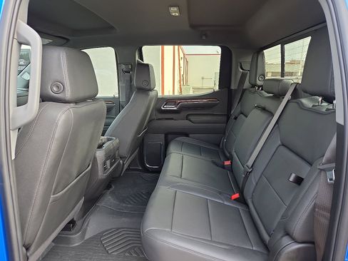 Used 2025 Chevrolet Silverado 1500 LT Trail Boss w/ Convenience Package II AWD/4WD image 8