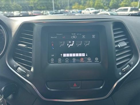 Used 2019 Jeep Cherokee Latitude w/ Popular Appearance Group FWD image 25