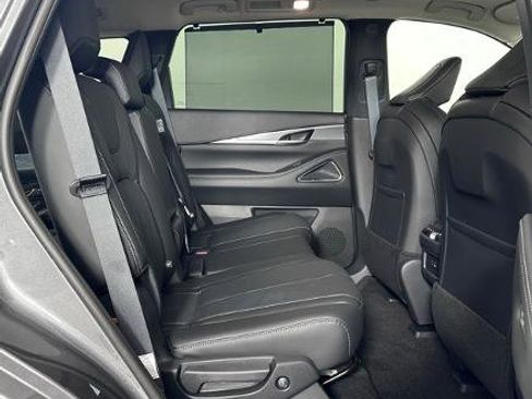 Certified 2025 INFINITI QX60 Luxe w/ Vision Package image 28