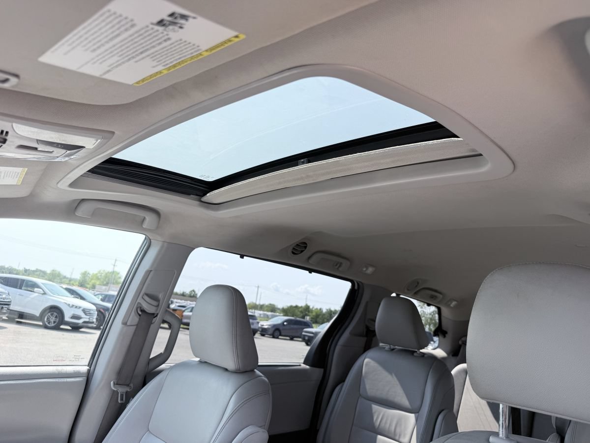 Used 2015 Toyota Sienna XLE w/ XLE Navigation Package FWD image 11