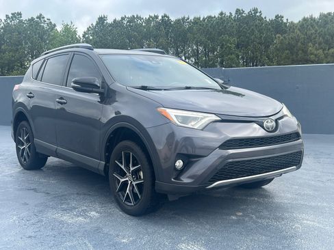 Used 2018 Toyota RAV4 SE w/ Power Extra Value Package FWD image 2