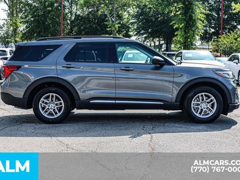 Used 2025 Ford Explorer Active RWD image 9