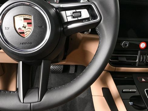 Certified 2026 Porsche Macan image 11