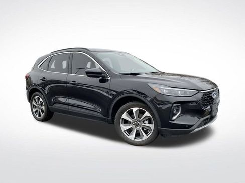 Used 2023 Ford Escape Platinum image 37