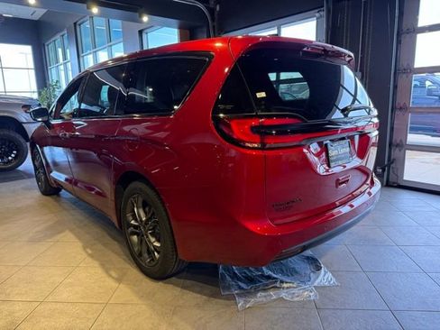 New 2026 Chrysler Pacifica Select image 14