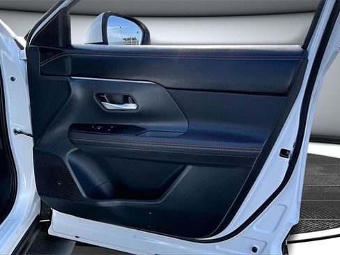 Certified 2025 Nissan Kicks SR image 26