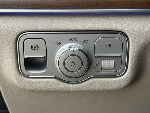 Used 2024 Mercedes-Benz GLE 350 4MATIC w/ AMG Line Exterior image 26