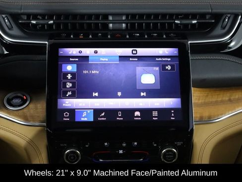Used 2025 Jeep Grand Cherokee L Summit AWD/4WD image 30