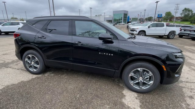 New 2026 Chevrolet Blazer LT w/ Convenience Package FWD image 3