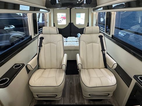 Used 2024 Mercedes-Benz Sprinter 3500 image 45